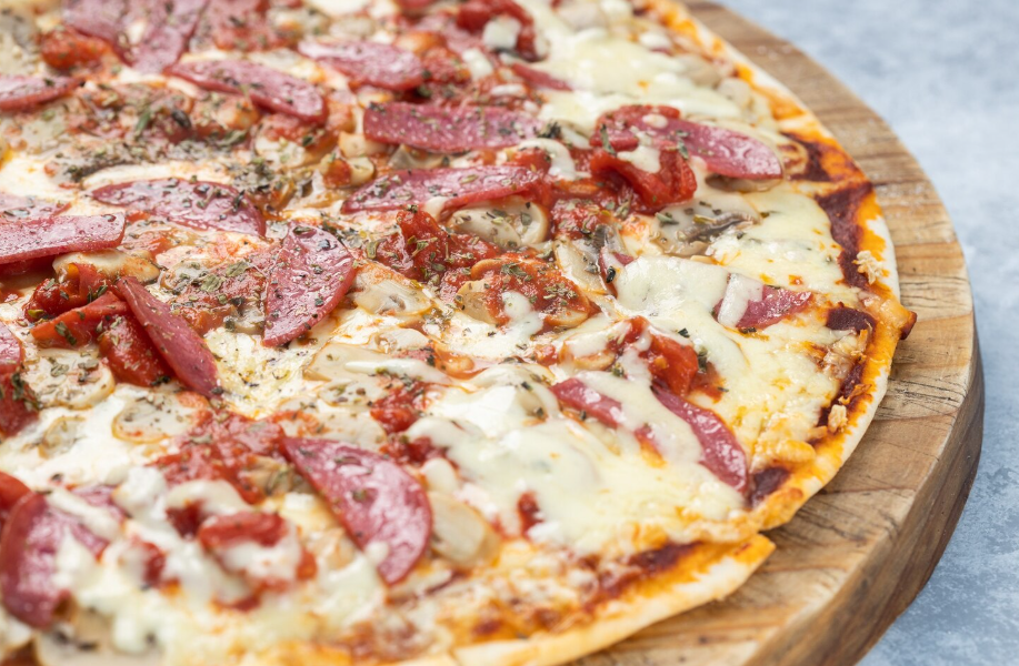 Pizza calabresa e cheddar