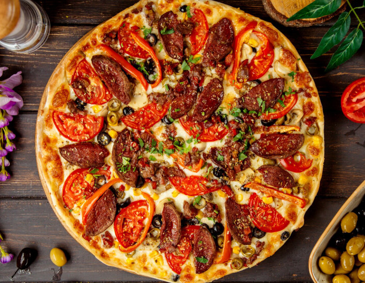 Pizza calabresa, frango e 4 queijos | 2 sabores