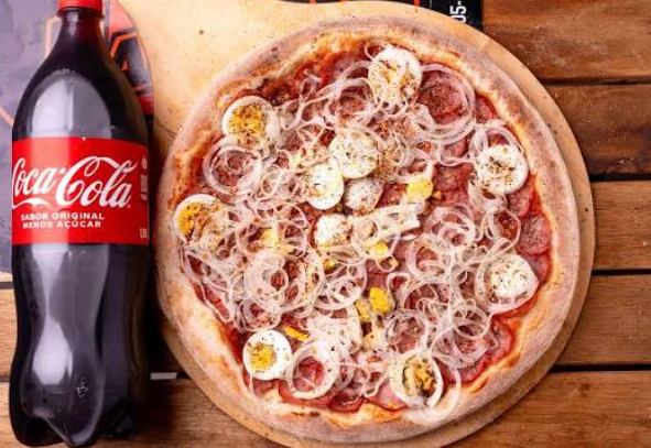 Pizza família de calabresa + coca cola 1L